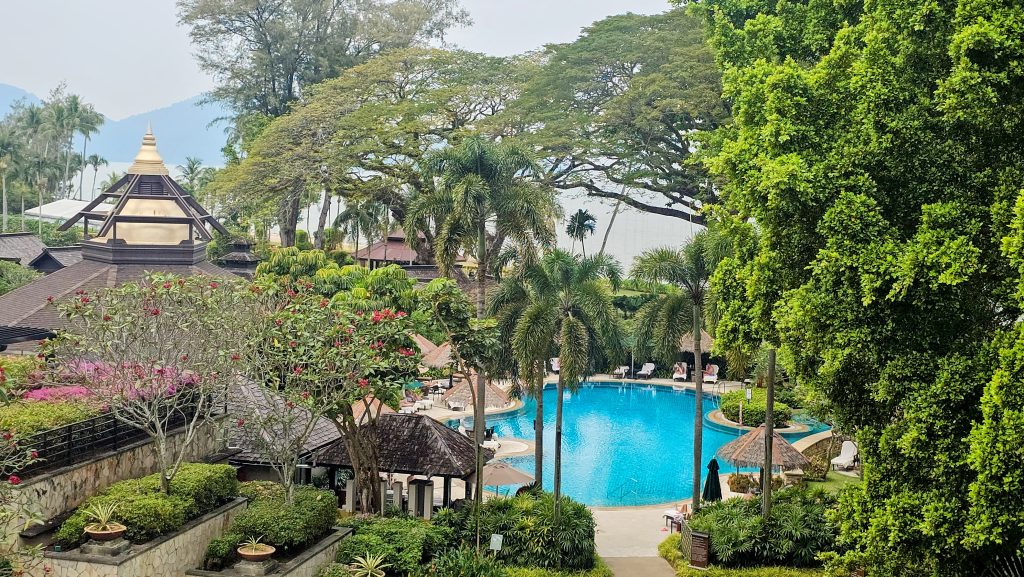 Adult-only swimming pool with ocean view at Rasa Wing, Shangri-La Rasa Sayang, Penang, Malaysia