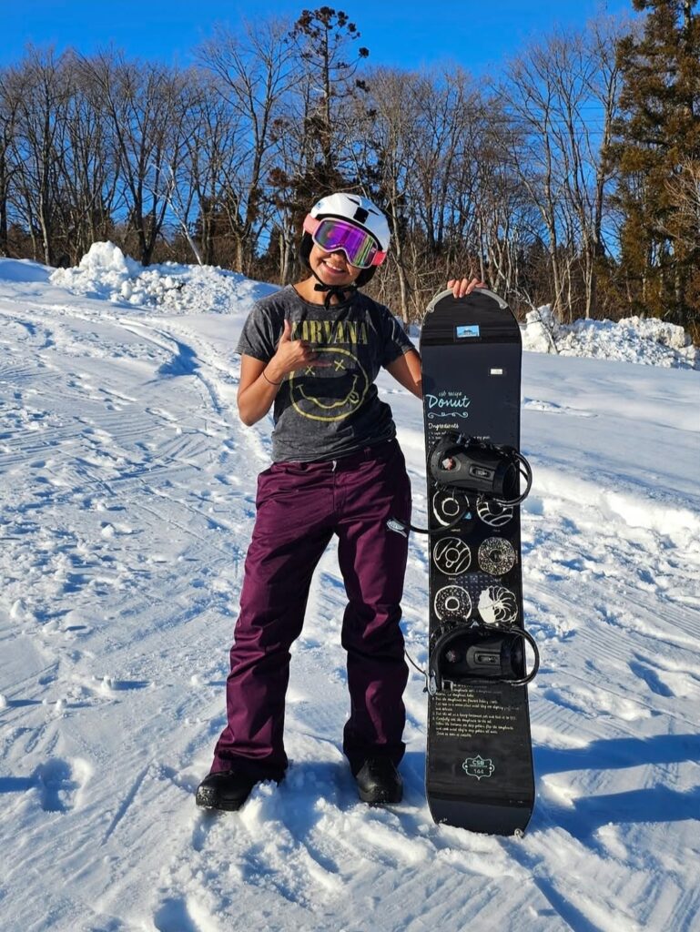Malaysian travel writer Shannim snowbiarding in Japan